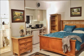 COZY QUEEN BED STUDIO NEAR DOLPHIN MALL-FIU